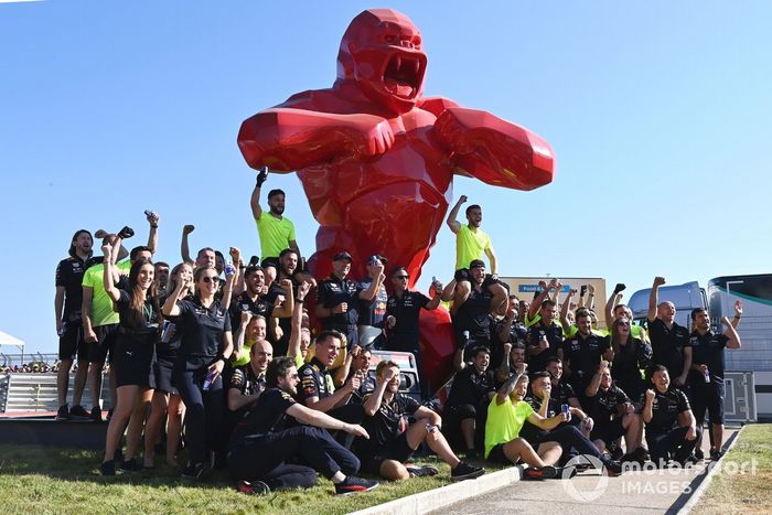 Adrian Newey, Director de Tecnología de Red Bull Racing, Max Verstappen, Red Bull Racing, 1ª posición, Christian Horner, Director del equipo, Red Bull Racing, el equipo Red Bull Racing celebra la victoria