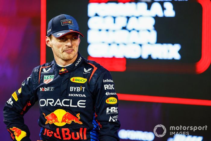 El hombre de la pole Max Verstappen, Red Bull Racing, en Parc Ferme