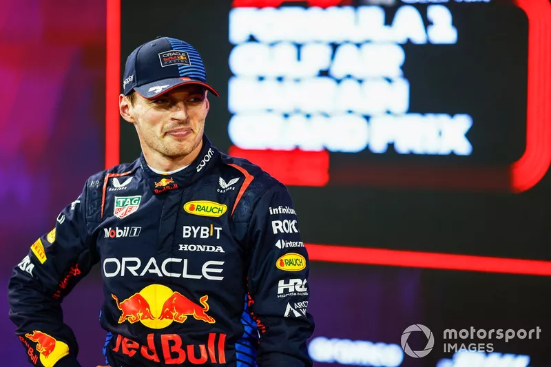 El hombre de la pole Max Verstappen, Red Bull Racing, en Parc Ferme