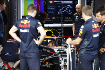 Pierre Gasly, Toro Rosso, nell'abitacolo di una Red Bull Racing RB14