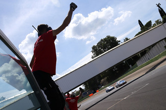 Gli ingegneri Ghinzani Arco Motorsport festeggiano la vittoria di Riccardo Cazzaniga, Ghinzani Arco Motorsport