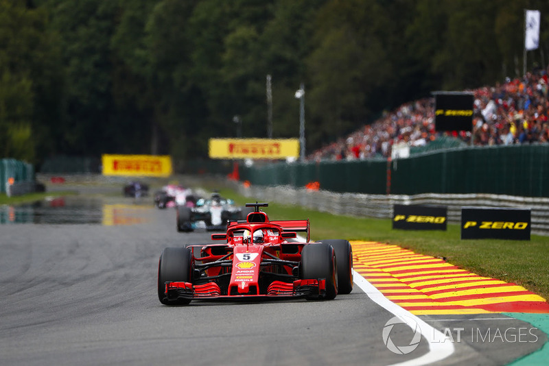 Sebastian Vettel, Ferrari SF71H, y Lewis Hamilton, Mercedes AMG F1 W09