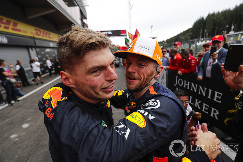 Max Verstappen, Red Bull Racing, celebra el tercer puesto en el parque cerrado