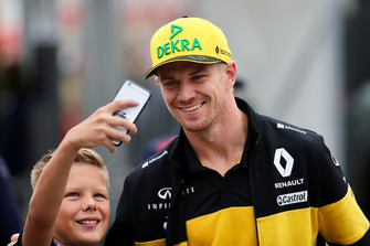 Nico Hulkenberg, Renault Sport F1 Team fans selfie