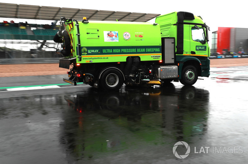 Wet track clearing