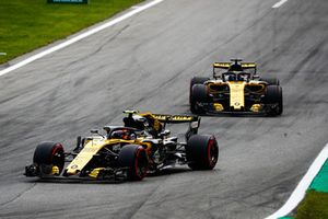Carlos Sainz Jr., Renault Sport F1 Team RS 18, devant Nico Hulkenberg, Renault Sport F1 Team RS 18