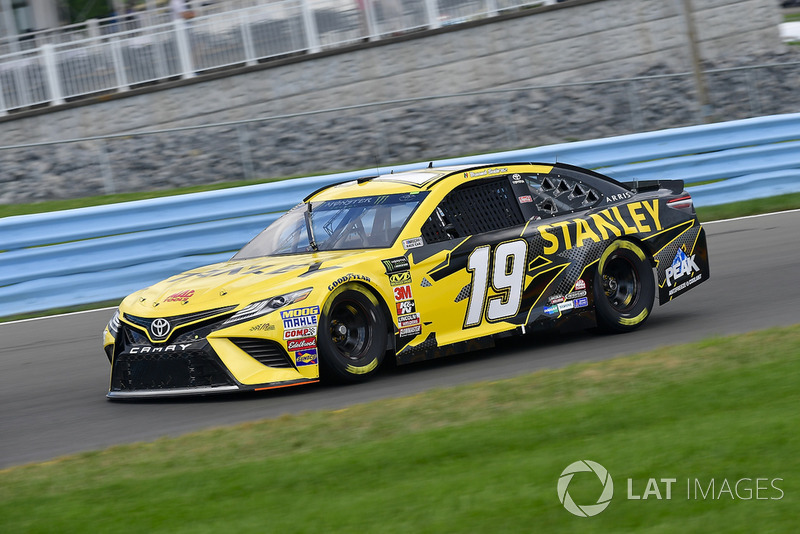 21. Daniel Suarez, Joe Gibbs Racing, Toyota Camry STANLEY