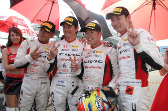 植松忠雄、中野信治、大津弘樹、小林崇志(#97 Modulo CIVIC TCR)