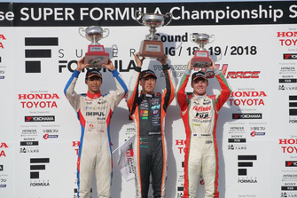 石浦宏明(JMS P.MU / CERUMO・INGING)、平川亮(ITOCHU ENEX TEAM IMPUL)、ニック・キャシディ(KONDO RACING)