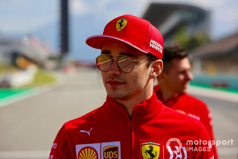 Charles Leclerc, Ferrari, cammina sulla pista