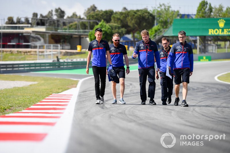 Alexander Albon, Toro Rosso cammina sulla pista