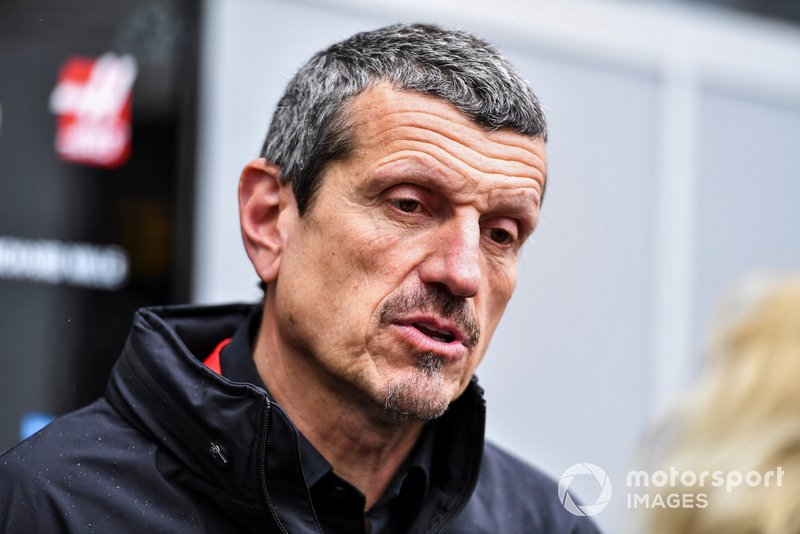 Guenther Steiner, Team Principal, Haas F1 parle avec les médias