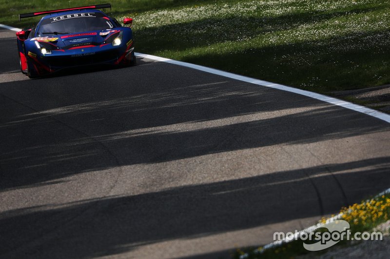 #83 Kessel Racing Ferrari F488 GTE: Manuela Gostner, Rahel Frey, Michelle Gatting