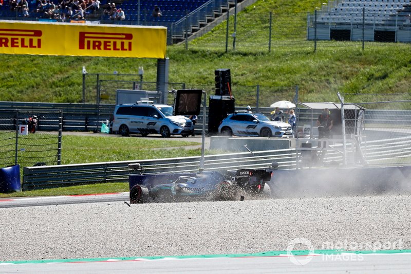 Crash of Valtteri Bottas, Mercedes AMG W10