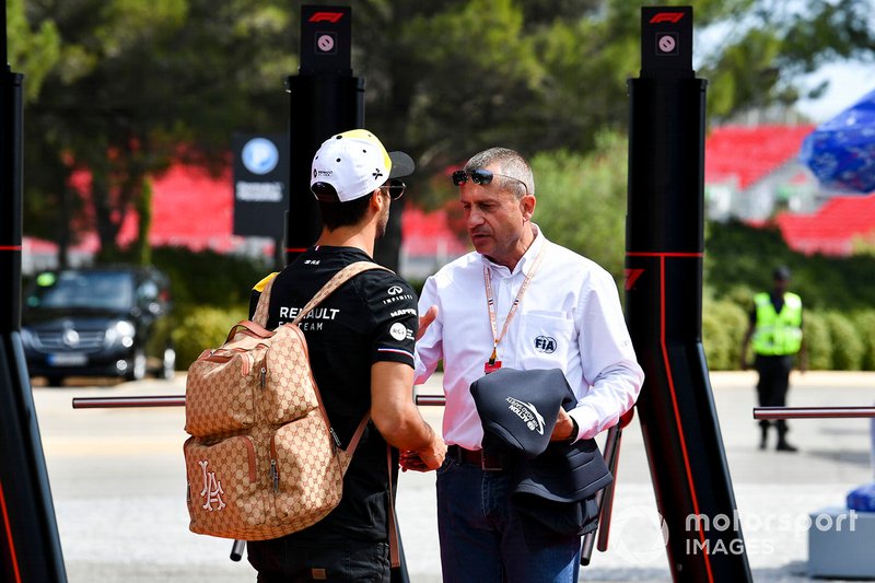 Daniel Ricciardo, Renault F1 Team and Yannick Dalmas