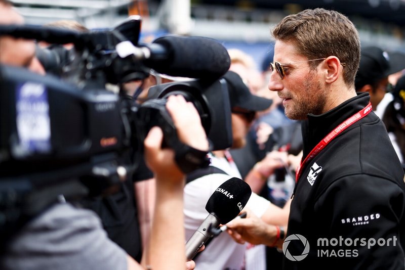 Romain Grosjean, Haas F1 signs a autograph for a fan