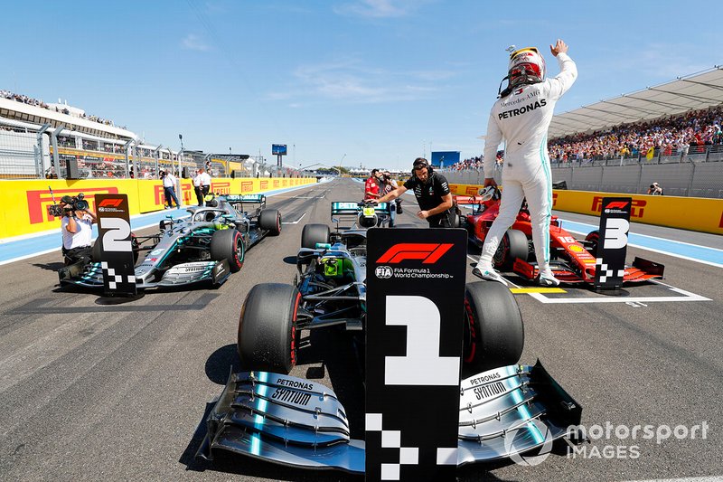 Hamilton ünnepli pole-pozicióját a 2019-es Francia Nagydíjon