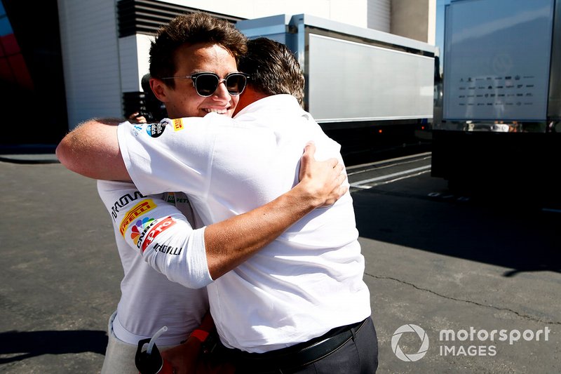 Lando Norris, McLaren, y Zak Brown, CEO de McLaren