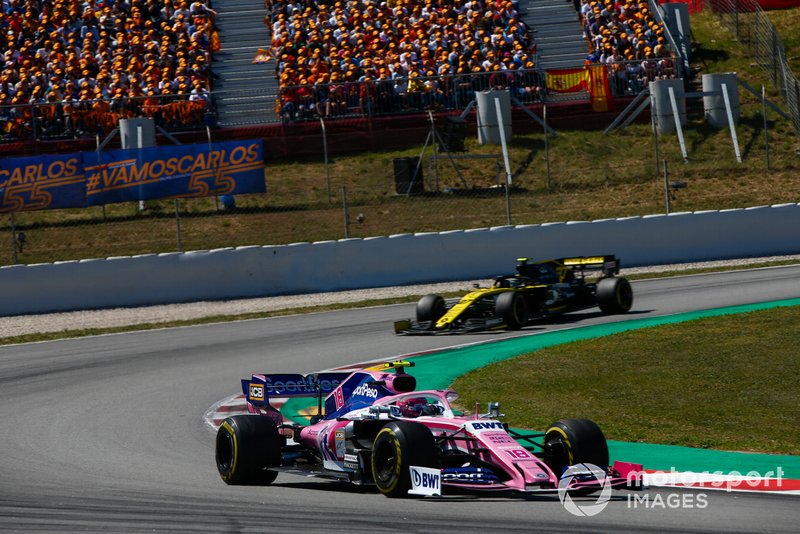 Lance Stroll, Racing Point RP19, leads Nico Hulkenberg, Renault R.S. 19