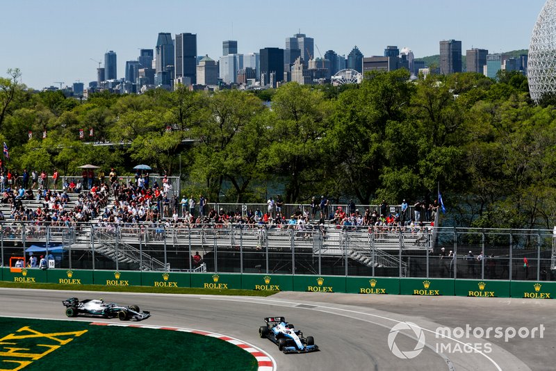 George Russell, Williams Racing FW42, leads Valtteri Bottas, Mercedes AMG W10