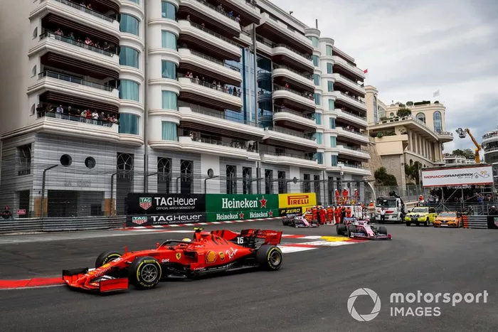 Charles Leclerc, Ferrari SF90, Lance Stroll, Racing Point RP19 y Sergio Pérez, Racing Point RP19
