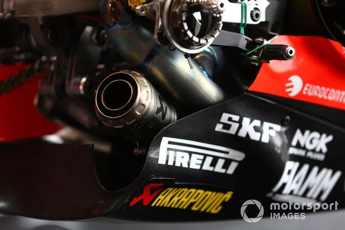 Akrapovic escape