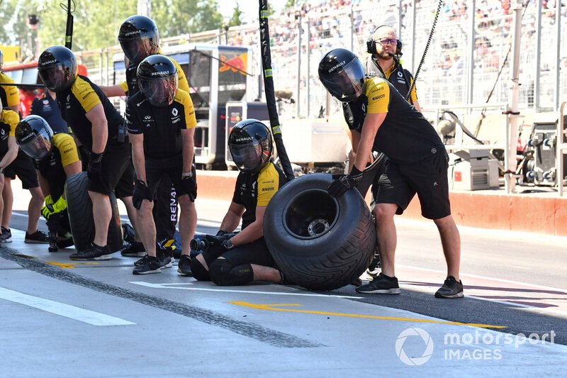 The Renault pit crew get ready for a stop during practice