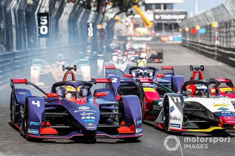 Robin Frijns, Envision Virgin Racing, Audi e-tron FE05 battles with Lucas Di Grassi, Audi Sport ABT Schaeffler, Audi e-tron FE05 at the start