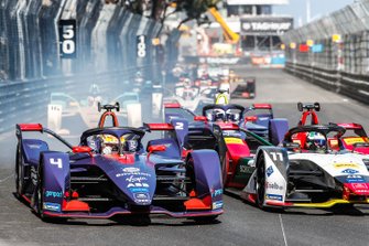 Robin Frijns, Envision Virgin Racing, Audi e-tron FE05 battles with Lucas Di Grassi, Audi Sport ABT Schaeffler, Audi e-tron FE05 at the start