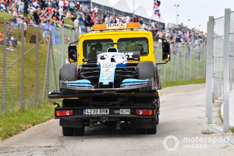 The car of George Russell, Williams Racing FW42, is returned to the pits on a truck