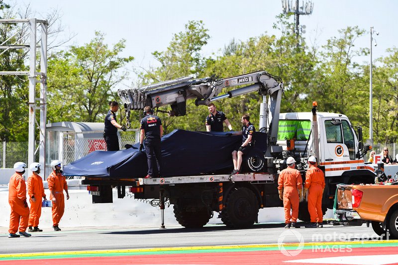 La Red Bull de Dan Ticktum sur une dépanneuse
