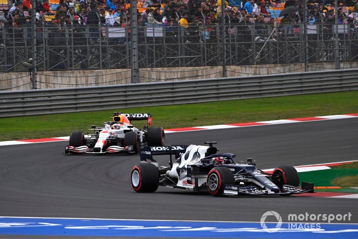 Yuki Tsunoda, AlphaTauri AT02, Max Verstappen, Red Bull Racing RB16B