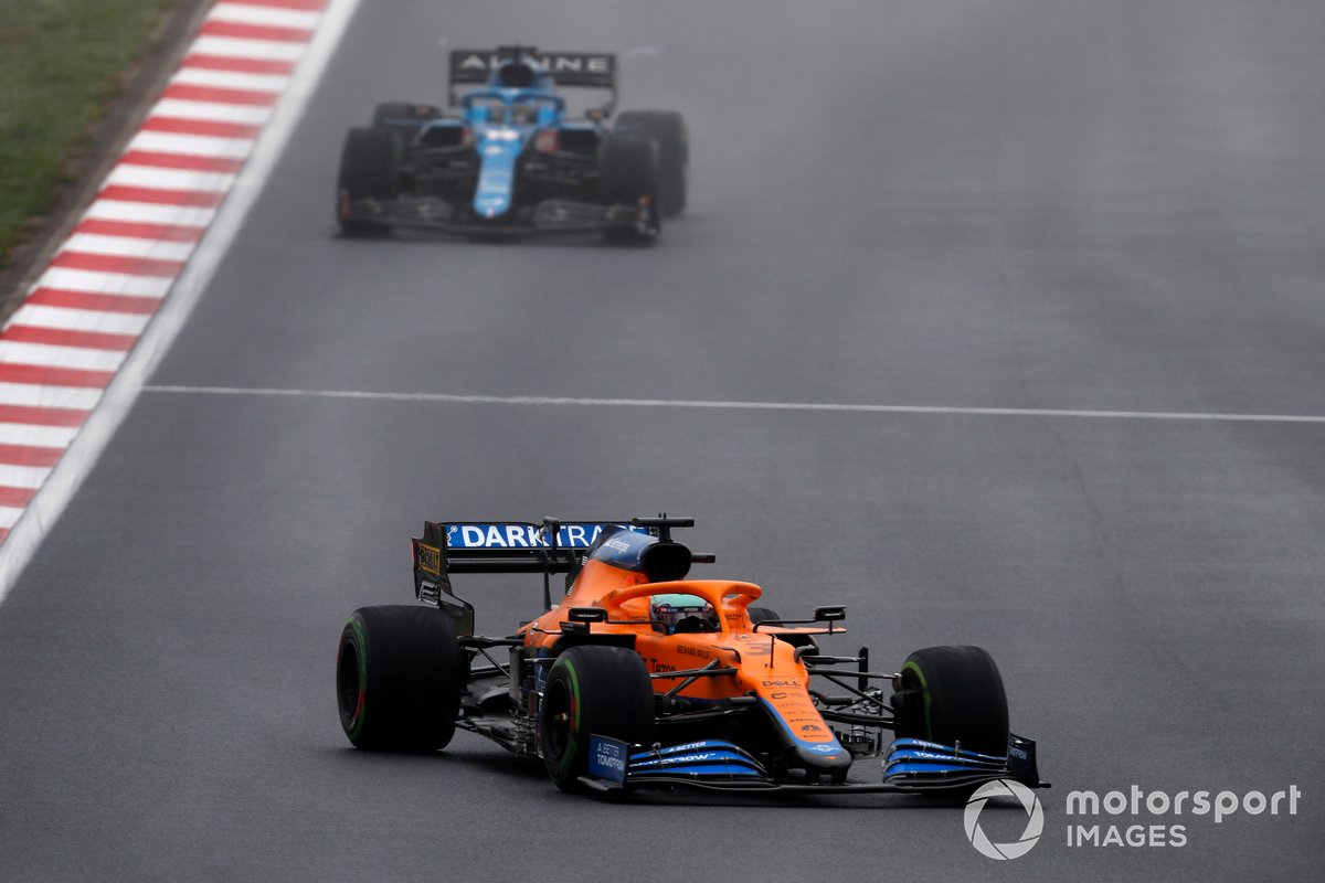 Daniel Ricciardo, McLaren MCL35M, Fernando Alonso, Alpine A521