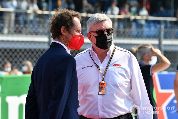 Ross Brawn, Director General de Motorsports, en la parrilla