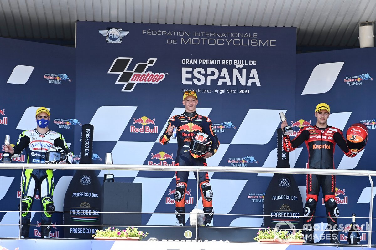 Pedro Acosta, Red Bull KTM Ajo, Romano Fenati, Max Racing Team, Jeremy Alcoba, Team Gresini Moto3, en el podio