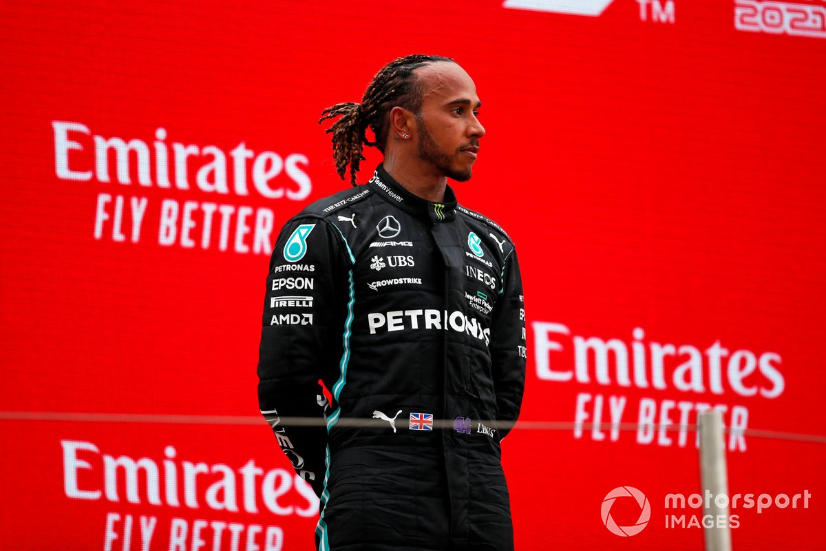 Podio: segundo lugar Lewis Hamilton, Mercedes