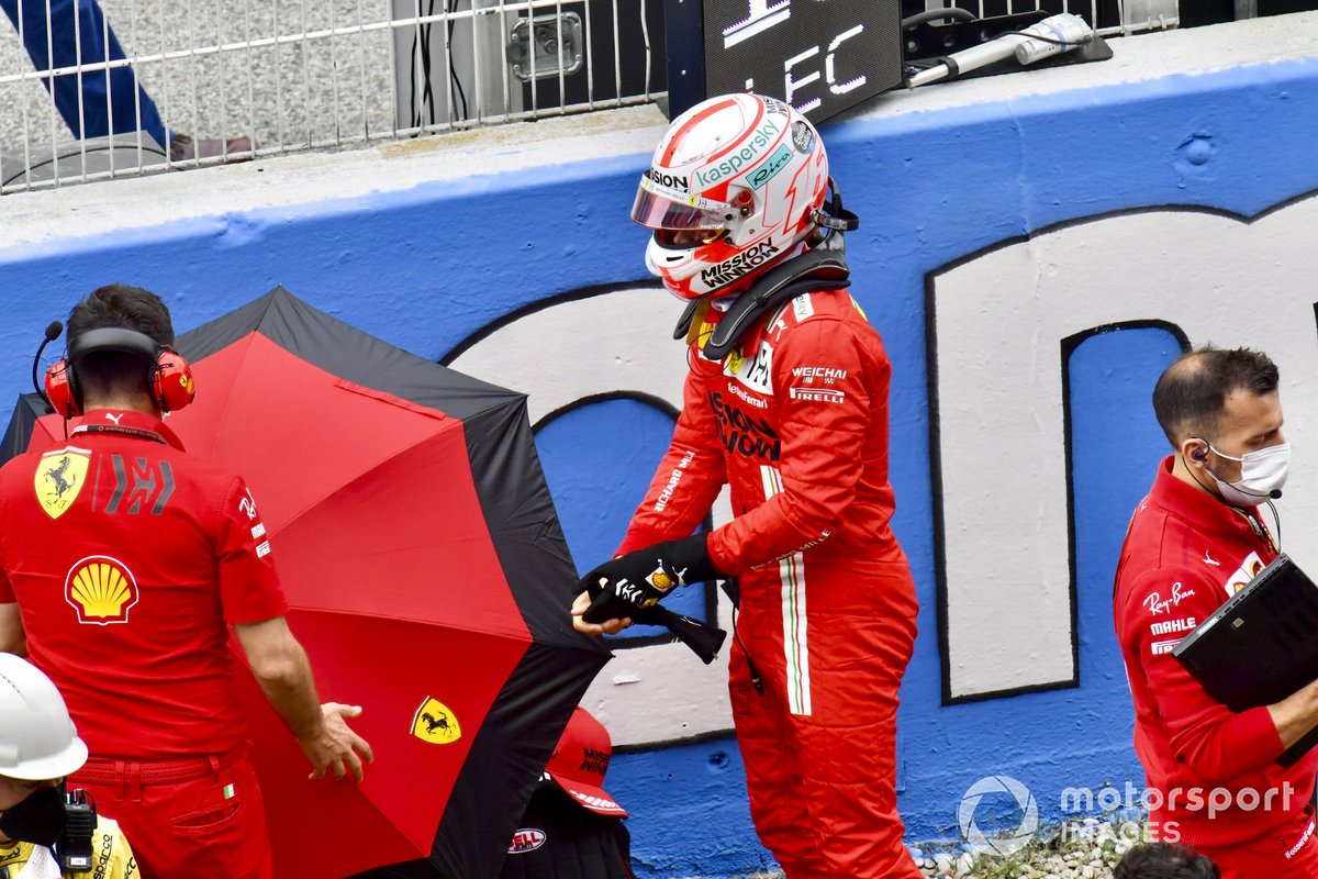 Charles Leclerc, Ferrari, en la parrilla