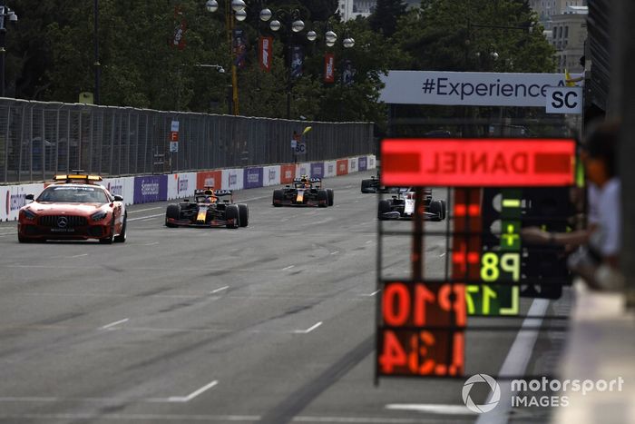 El Safety Car lidera a Sergio Pérez, Red Bull Racing RB16B, Max Verstappen, Red Bull Racing RB16B