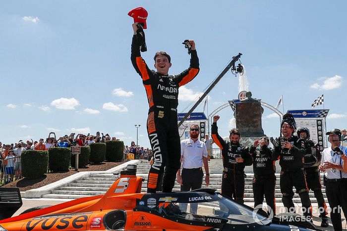 El ganador de la carrera Pato O’Ward, Arrow McLaren SP Chevrolet