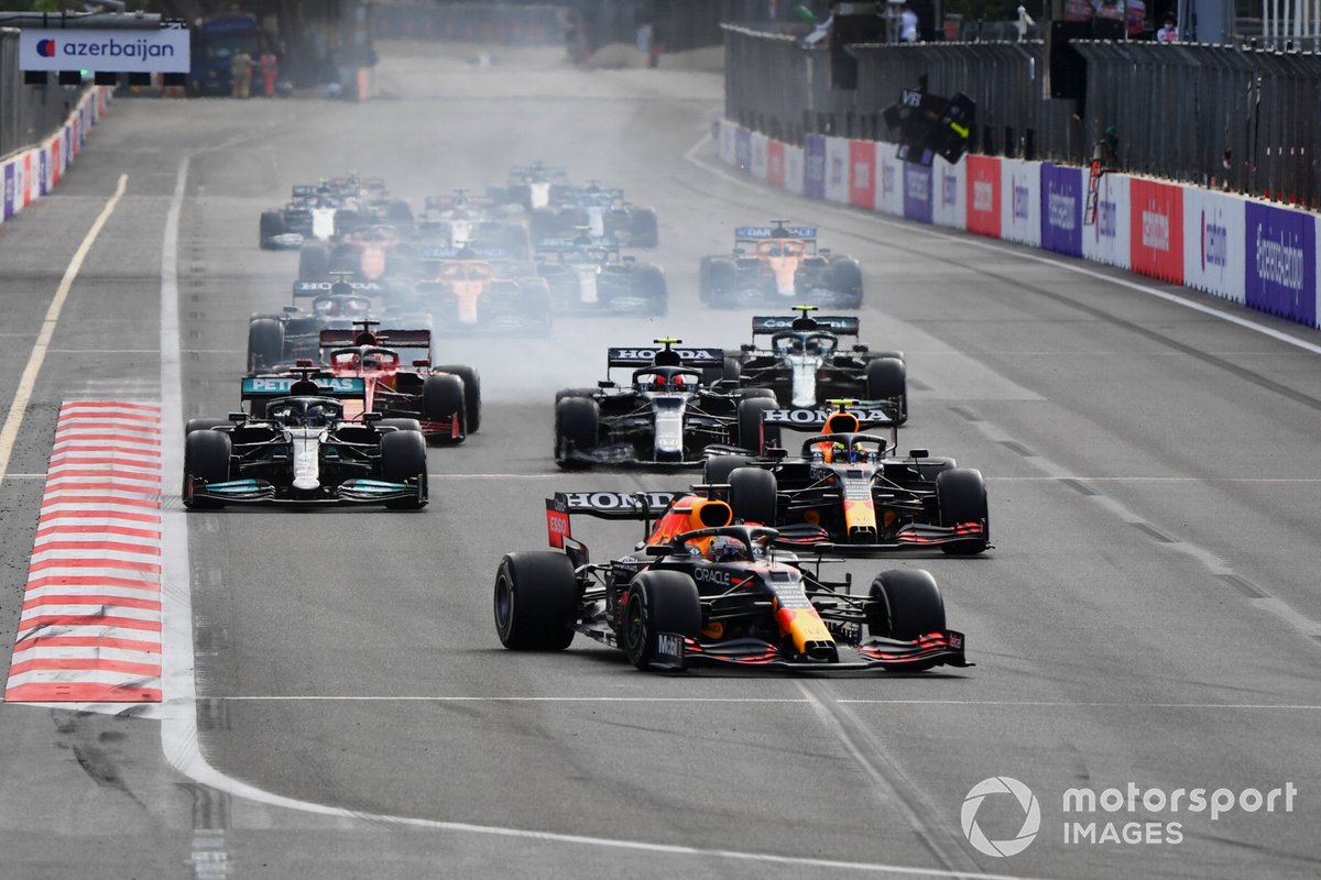 Max Verstappen, Red Bull Racing RB16B, Sergio Perez, Red Bull Racing RB16B, Lewis Hamilton, Mercedes W12