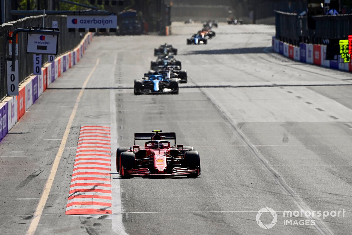 Carlos Sainz Jr., Ferrari SF21, Fernando Alonso, Alpine A521