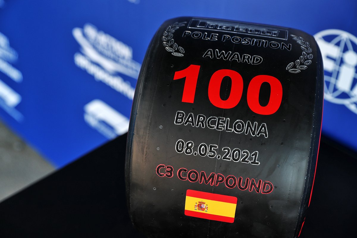 Premio Pirelli Pole Position para celebrar la pole position 100 de Lewis Hamilton, Mercedes