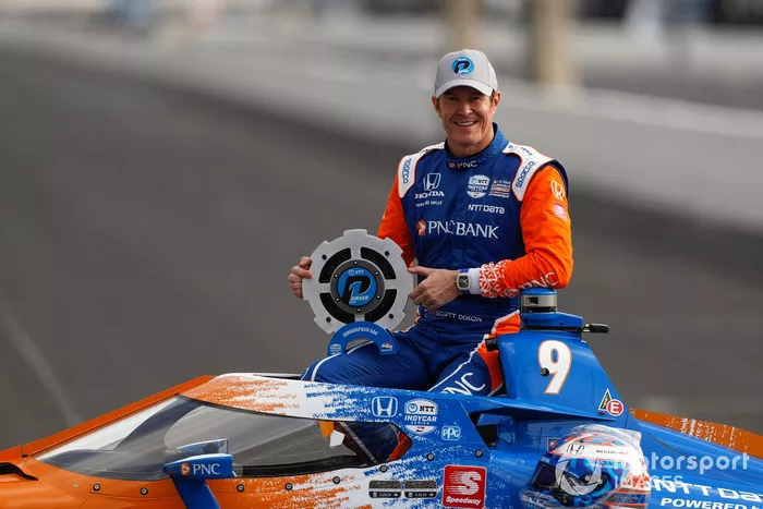 Scott Dixon, Chip Ganassi Racing Honda celebra la obtención del premio NTT P1 y la pole position