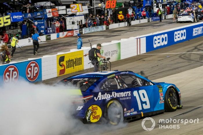Race winner Martin Truex Jr., Joe Gibbs Racing, Toyota Camry Auto Owners Insurance