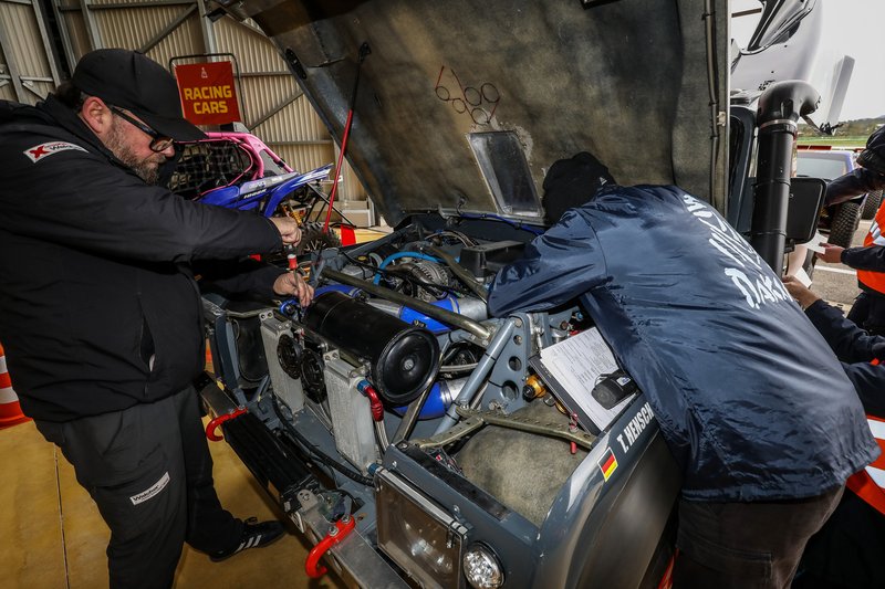 Verificaciones en Paul Ricard antes del embarque del Dakar 2020