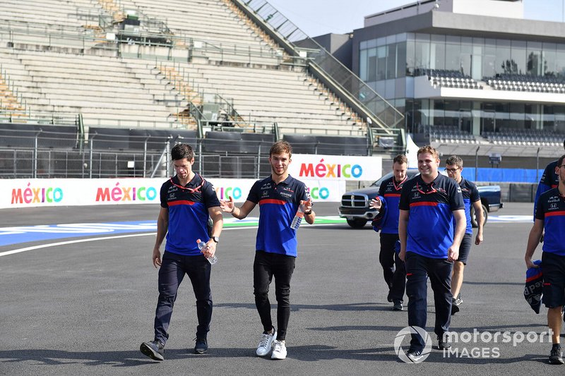 Pierre Gasly, Toro Rosso walks the track
