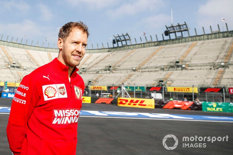 Sebastian Vettel, Ferrari, fait une reconnaissance de la piste