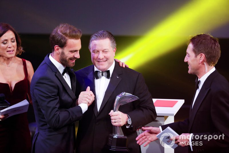 Vergne recebe prêmio de Momento do Ano de Zak Brown