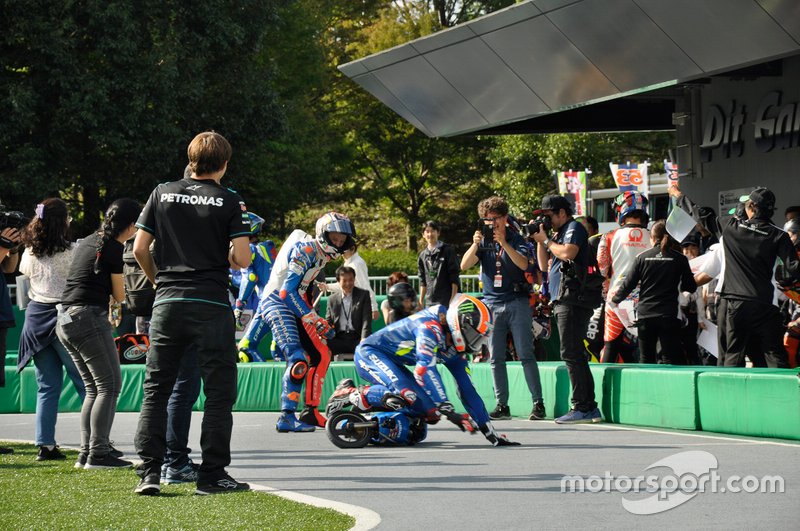 Acción en la carrera de minibikes de MotoGP antes de Motegi