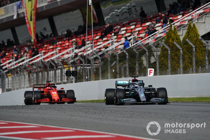 Valtteri Bottas, Mercedes F1 W11 EQ Performance, devant Charles Leclerc, Ferrari SF1000 